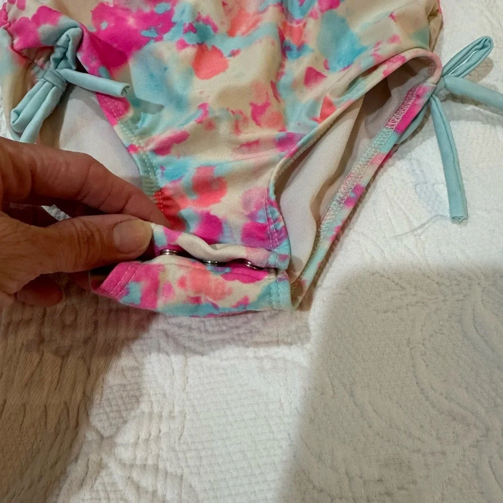 Cat and Jack long sleeve girls swimsuit toddler size 4T. - Picture 2 of 3